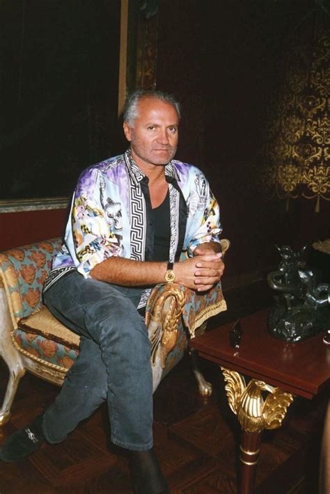 che raffigurano le stame di versace|gianni versace designer.